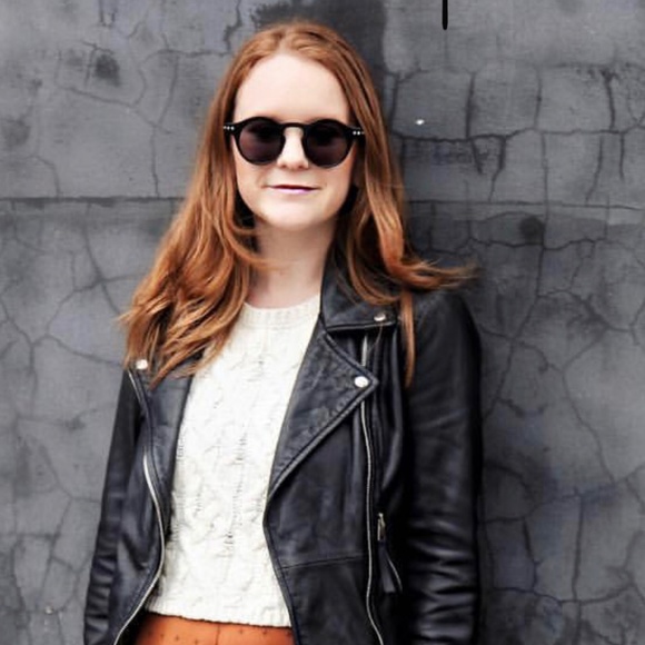 Meet your Posher, Britney - Picture 1 of 1